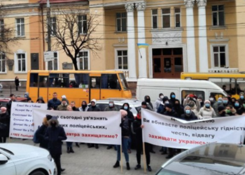 Під тернопільським судом пікетували через розгляд справи патрульних, яких звинувачують у смерті львів’янина