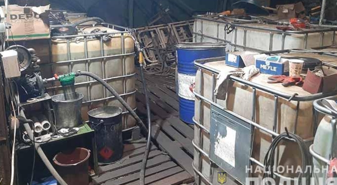 У Тернополі викрили АЗС, де торгували нелегальною соляркою