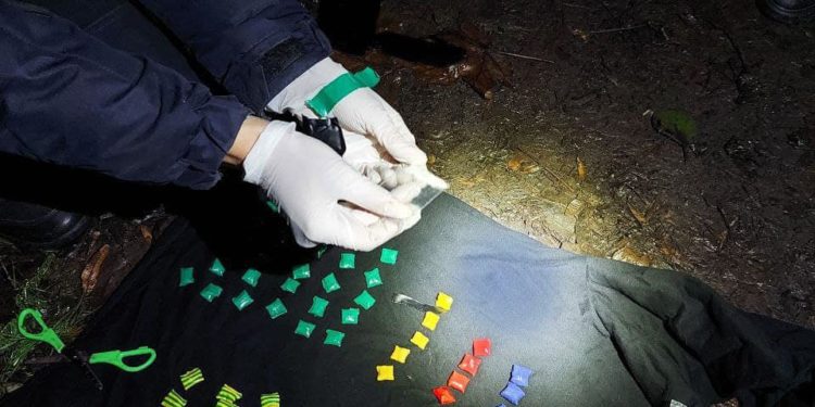 У Тернополі в парку спіймали 19-річного закладчика (Фото)