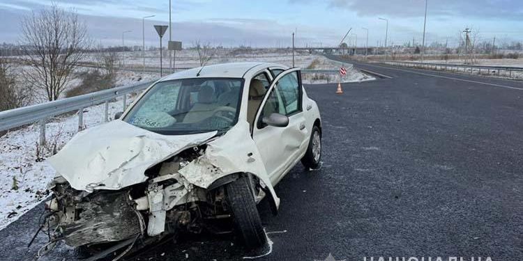 ДТП у Чорткові: жінка на легківці не пропустила вантажівку (Фото)