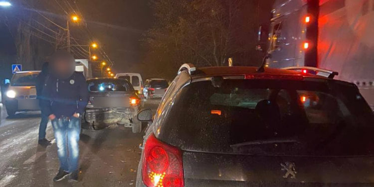 У Тернополі п’яний водій влаштував ДТП: автівки розбиті (Фото)