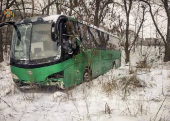 Поблизу Тернополя автобус злетів в кювет (Фото)