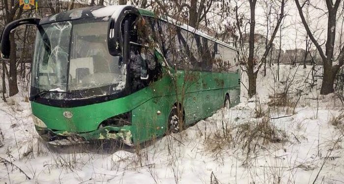 Поблизу Тернополя автобус злетів в кювет (Фото)
