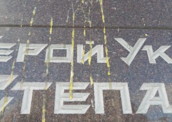 У Тернополі знову осквернили пам’ятник Бандері (Фото)