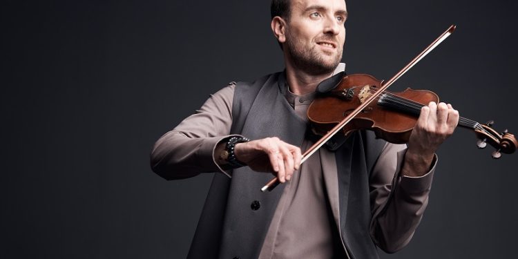 Найкращий подарунок до свят: Божик запрошує на свої концерти у Тернополі