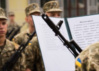 У Тернополі старший солдат відбив селезінку молодшому