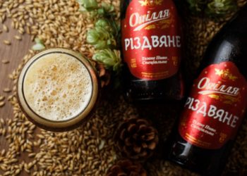 Тепле пиво, що зігріє та звеселить під час свята