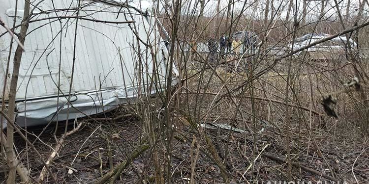 На Тернопільщині автомобіль на швидкості злетів з траси (Фото)