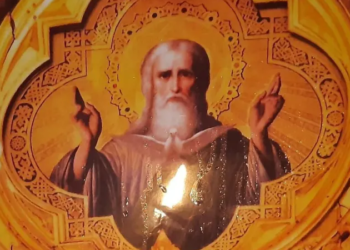 У священника з Чорткова замироточила домашня ікона (Фото)