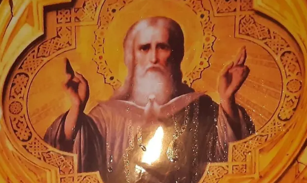 У священника з Чорткова замироточила домашня ікона (Фото)