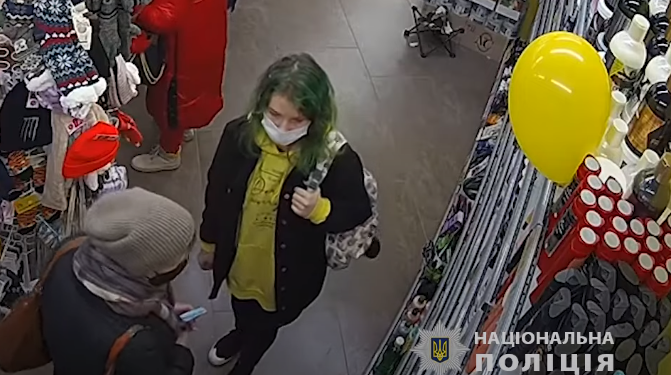 У Тернополі розшукують дівчину із зеленим волоссям: що сталося (Відео)