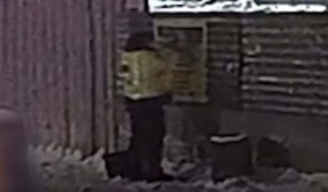 У Тернополі чоловік крав банери: розшук (Відео)