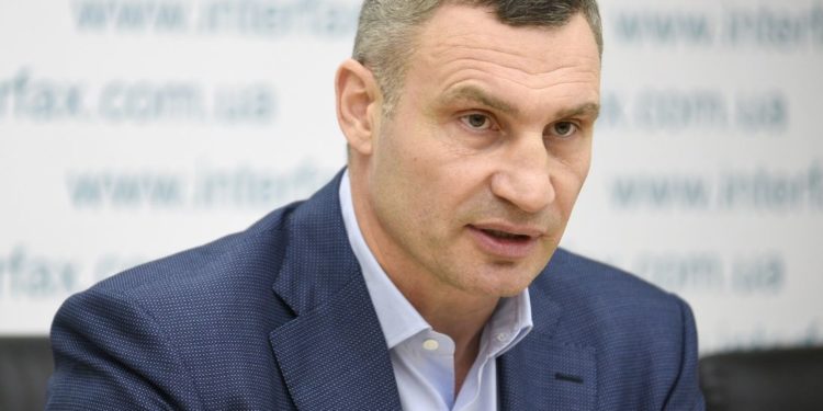 Ми будемо захищати місцеве самоврядування, будемо захищати представника нашої команди Атрошенка – для мене це справа честі, – Кличко