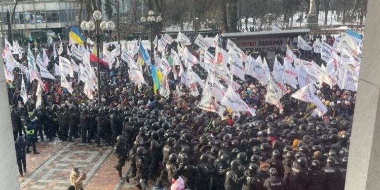 страйкують