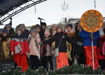 «Теребовлянська громада крокує в ногу з часом, але й демонструє любов та пошану до віковічних традицій», – Микола Люшняк на різдвяному фестивалі