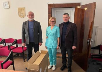 Подяка за лікування: Микола Люшняк передав фтизіопульмонологічному центру веносканер