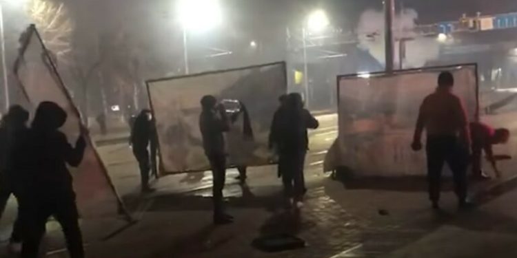 Активіст розповів про те, як розганяли демонстрантів у Казахстані