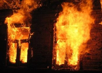 заживо згорів