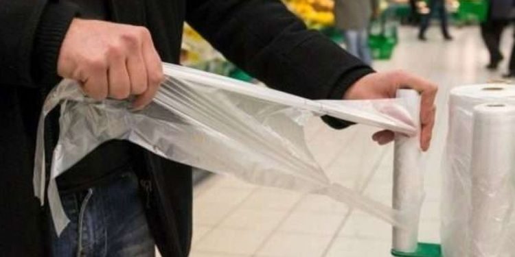 Уряд встановив мінімальні роздрібні ціни за пластикові пакети