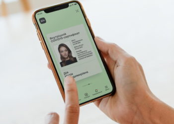 Невідомі стверджують, що зламали Дію. У Мінцифрі називають це «аферою»