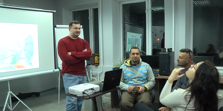 Безкоштовні уроки історії України стартували у тернопільському “Домі ветерана”