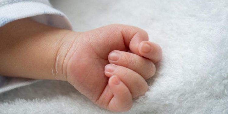 У Тернополі малюк вилив на себе окріп. Хлопчика госпіталізували у лікарню