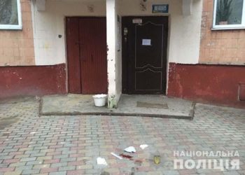 У Тернополі 52-річний чоловік відкусив своїй мамі палець