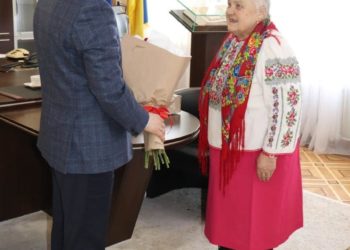 За активну позицію: жителька Тернопільщини отримала цінний подарунок від очільника області