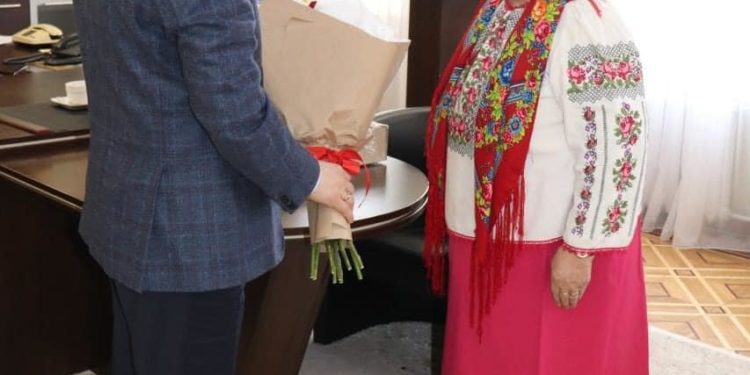 За активну позицію: жителька Тернопільщини отримала цінний подарунок від очільника області
