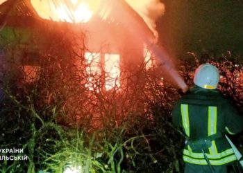 У Тернополі горіла дача, а в Тернопільському районі – автомобіль