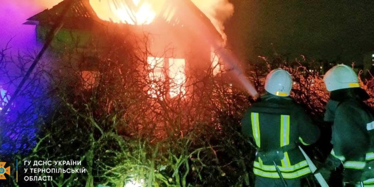 У Тернополі горіла дача, а в Тернопільському районі – автомобіль