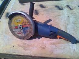 На Тернопільщині чоловік травмувався інструментом-болгаркою