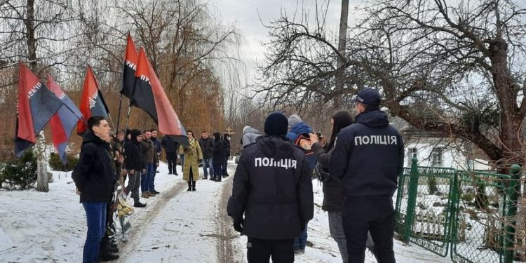 На Тернопільщині під хатою священника московського патріархату відбувся пікет