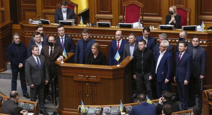 Єднатися і зміцнювати армію — Юлія Тимошенко запропонувала план реакції на вторгнення Росії