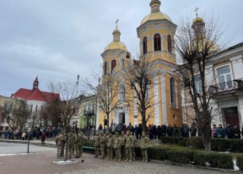 У Бережанах в останню путь провели полеглого Героя України