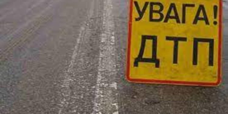 На Тернопільщині зіткнулися автомобіль та автобус