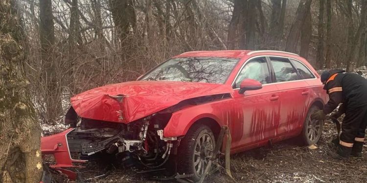 На Тернопільщині у ДТП потрапив легковик, який віз гуманітарну допомогу, але вантаж таки доставили за призначенням