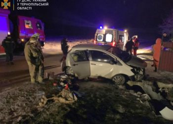 На Тернопільщині автівка злетіла в кювет