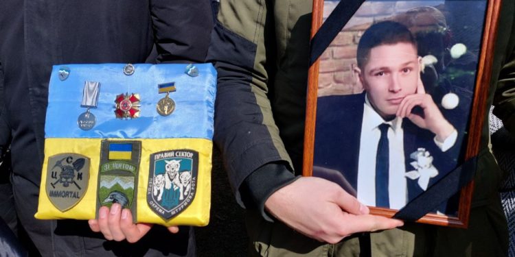 На Тернопільщині попрощалися із загиблим бійцем Романом Лебухорським