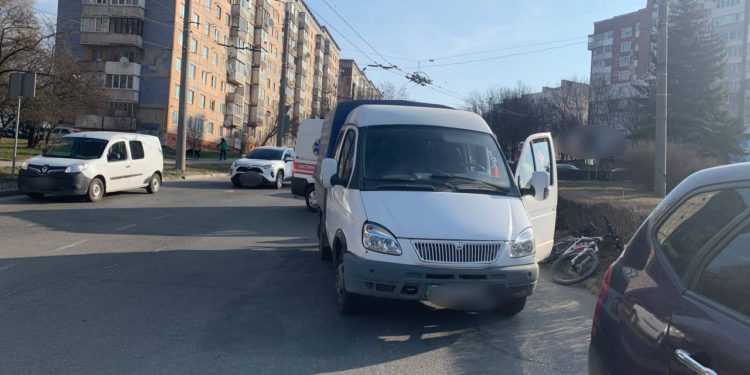 У Тернополі під колеса авто потрапив велосипедист