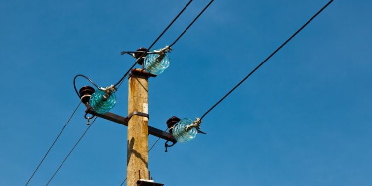 На Тернопільщині водій авто протаранив електроопору – травми отримала 56-річна пасажирка