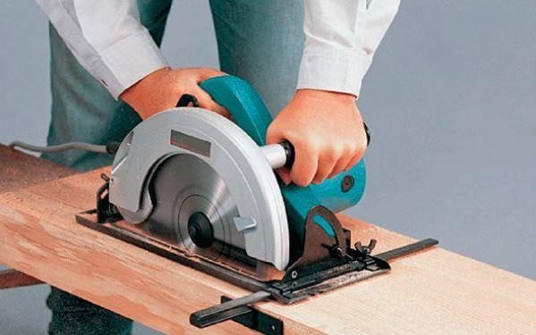 У Тернополі чоловік отримав травми, працюючи на циркулярці