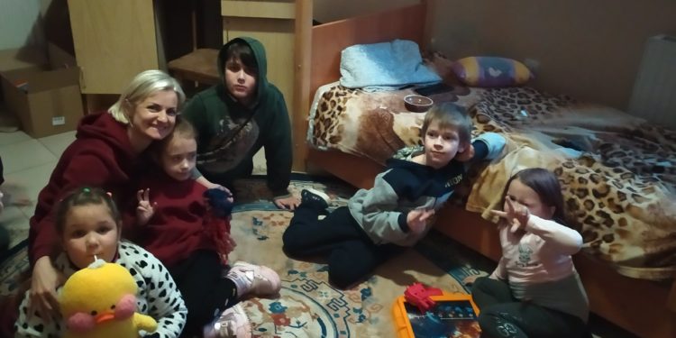 У Тернополі благодійний фонд “Твори добро” опікується сім’ями-біженцями війни в Україні