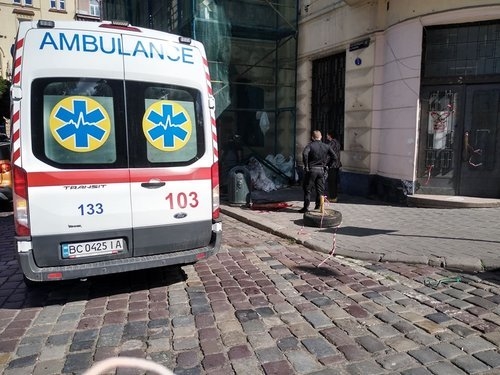 На Тернопільщині, внаслідок падіння з риштування, отримав травми житель одного з міст