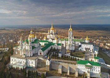 Жителі Тернопільщини обговорюють звернення монахів Почаївської Лаври