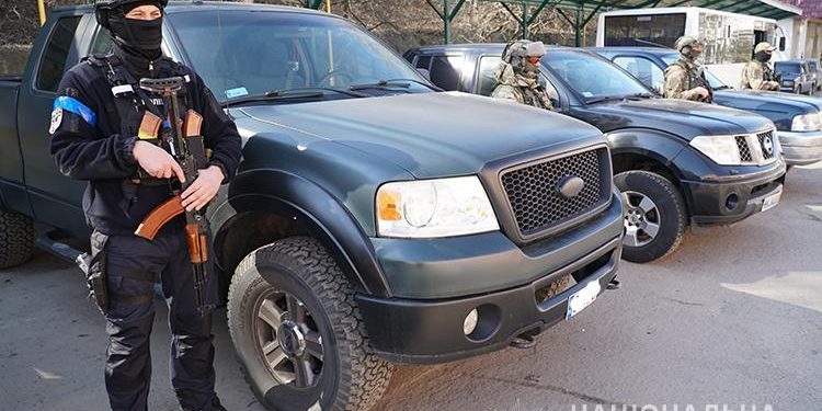 Поліцейські Тернопільщини отримали від меценатів декілька автомобілів-позашляховиків