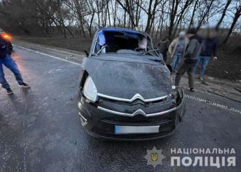 Внаслідок ДТП на Тернопільщині перекинувся автомобіль. Постраждала жінка-водій
