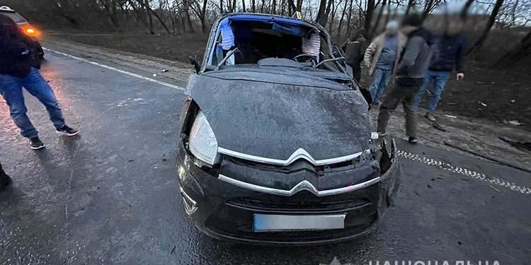 Внаслідок ДТП на Тернопільщині перекинувся автомобіль. Постраждала жінка-водій