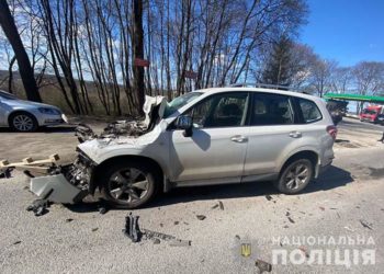 У Тернополі не розминулися вантажівка та легковик