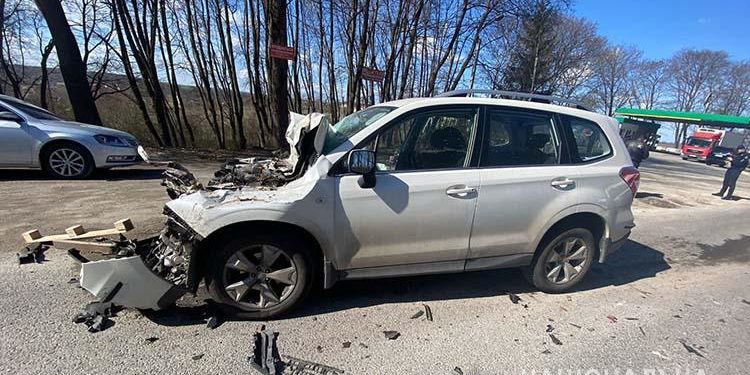 У Тернополі не розминулися вантажівка та легковик